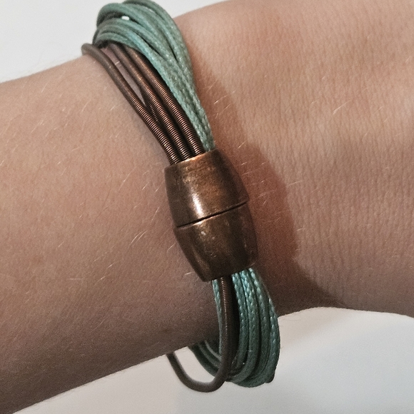 NEW Zara Cord Bracelet Green Brown Magnetic Closure Bohemian Retro 70s Casual - Picture 5 of 6